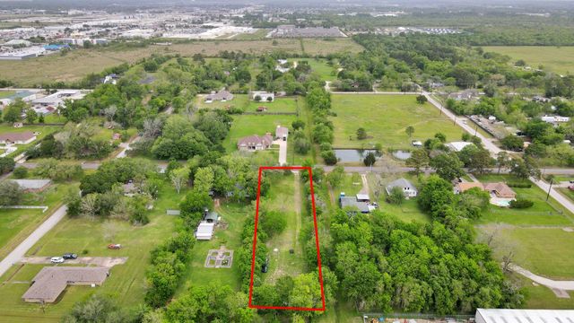 703 North Road, Baytown, TX 77521
