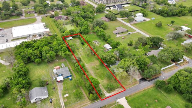 703 North Road, Baytown, TX 77521