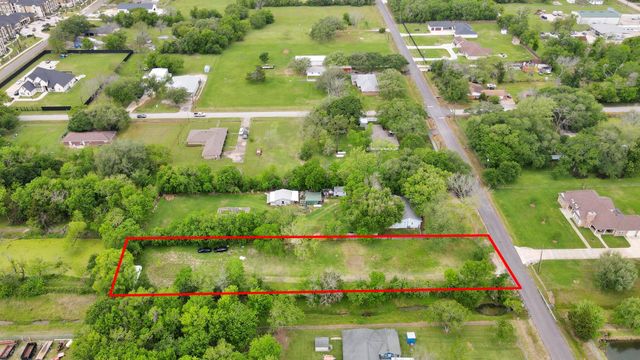 703 North Road, Baytown, TX 77521