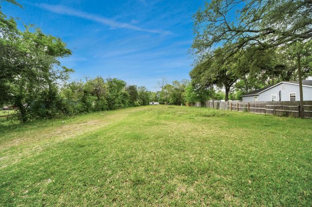 703 North Road, Baytown, TX 77521