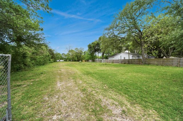 703 North Road, Baytown, TX 77521