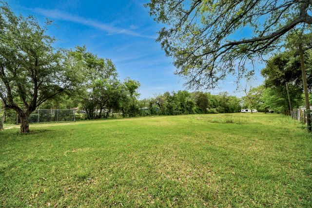 703 North Road, Baytown, TX 77521