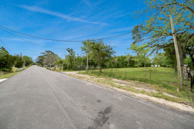703 North Road, Baytown, TX 77521