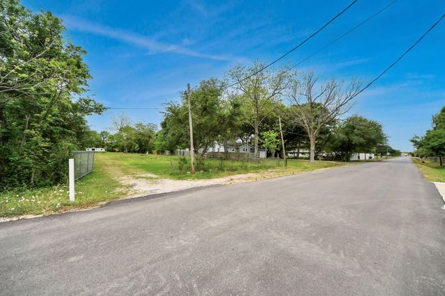 703 North Road, Baytown, TX 77521