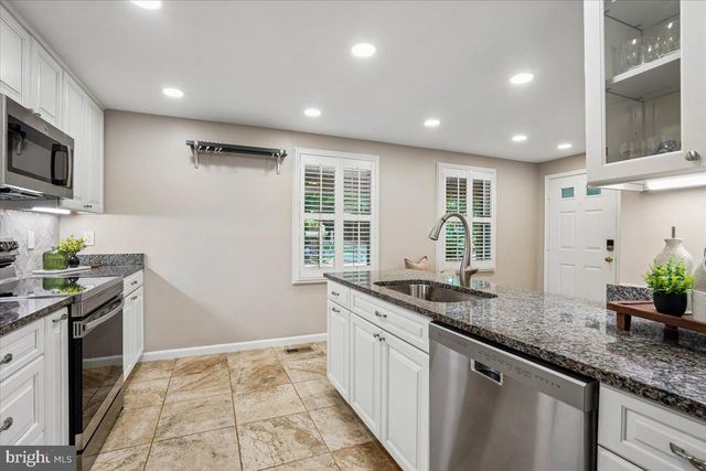 10906 BARTON HILL CT, Reston, VA 20191