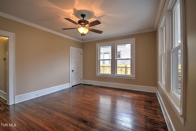 409 West Locust Street, Johnson City, TN 37604