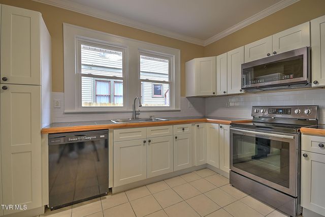 409 West Locust Street, Johnson City, TN 37604