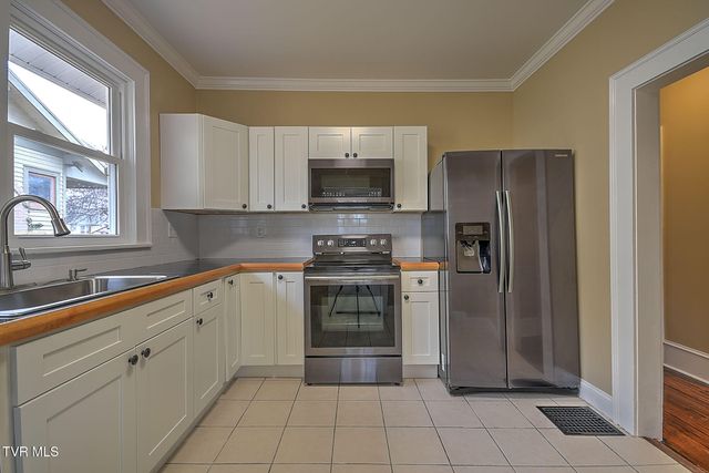 409 West Locust Street, Johnson City, TN 37604