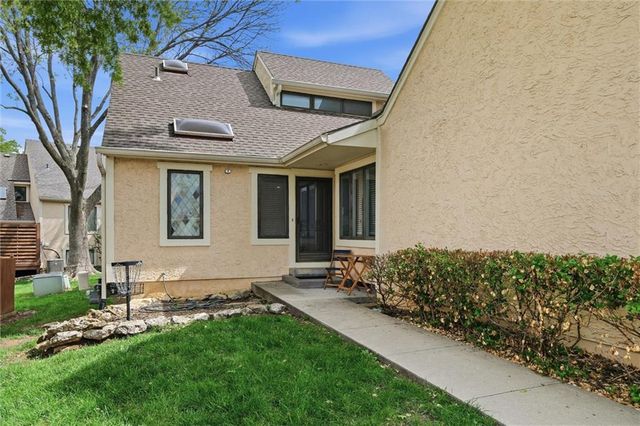 8543 Westgate Street, Lenexa, KS 66215