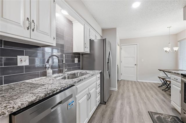 8543 Westgate Street, Lenexa, KS 66215