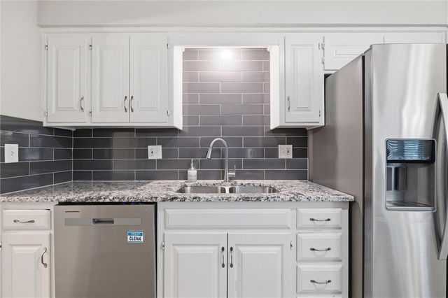 8543 Westgate Street, Lenexa, KS 66215