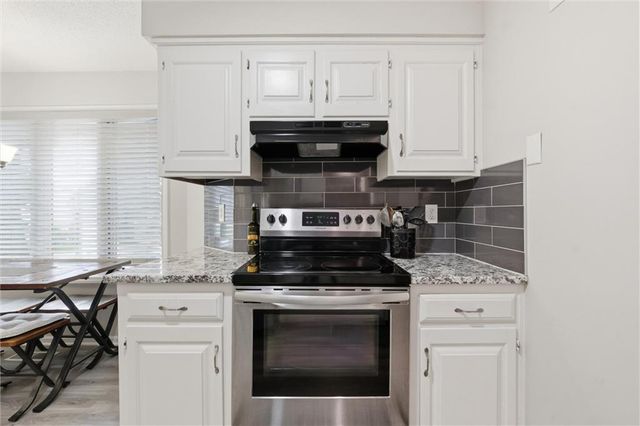 8543 Westgate Street, Lenexa, KS 66215