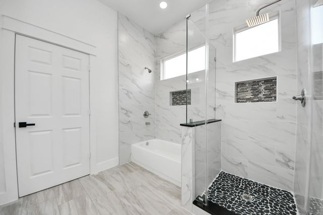 406 S Iowa Street, La Porte, TX 77571