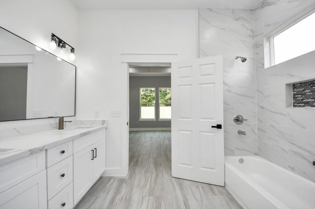 406 S Iowa Street, La Porte, TX 77571