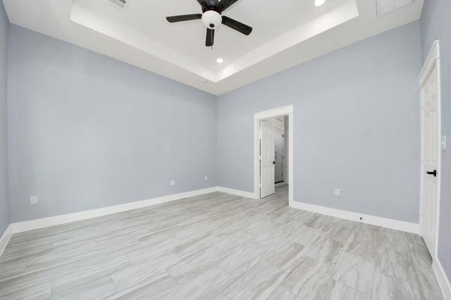 406 S Iowa Street, La Porte, TX 77571