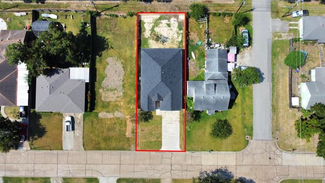 406 S Iowa Street, La Porte, TX 77571