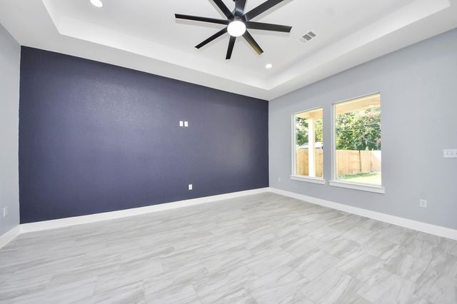 406 S Iowa Street, La Porte, TX 77571