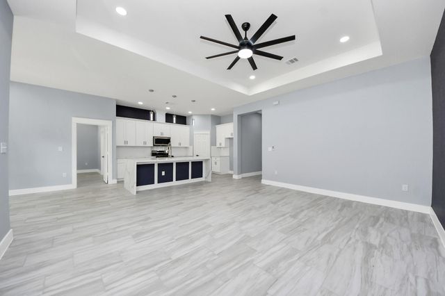 406 S Iowa Street, La Porte, TX 77571