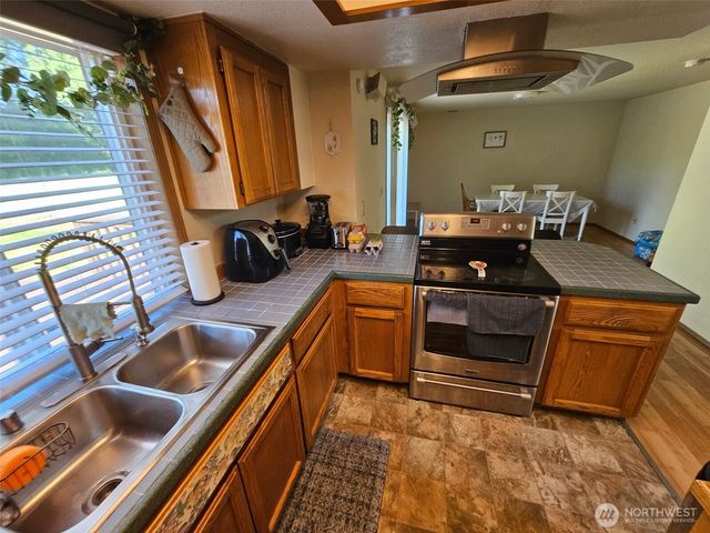 1327 S 88th Street, Tacoma, WA 98444
