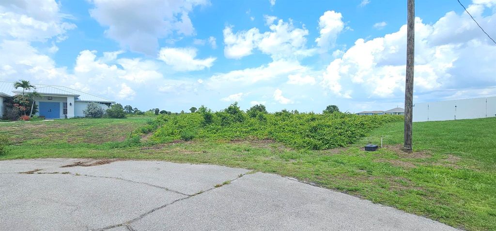 9009 Tea Court, Labelle, FL 33935