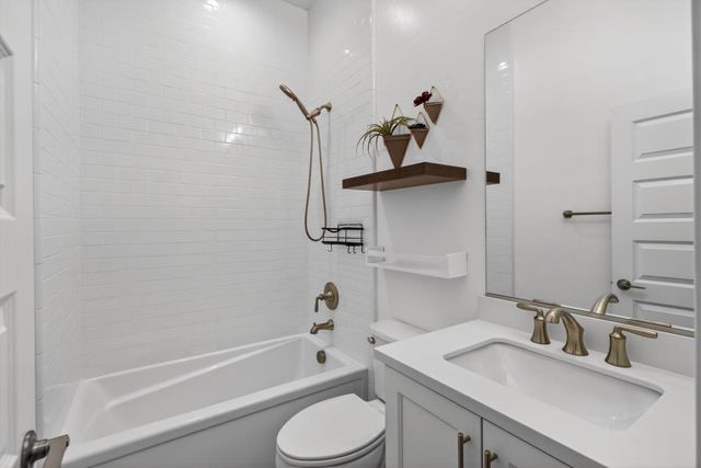 5130 E St, Sacramento, CA 95819