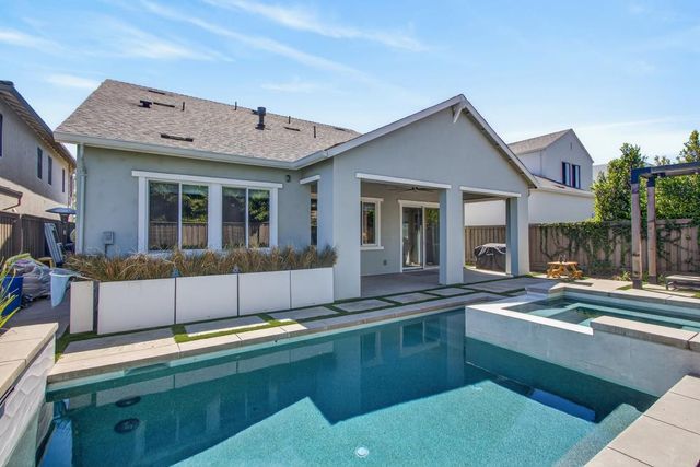 5130 E St, Sacramento, CA 95819