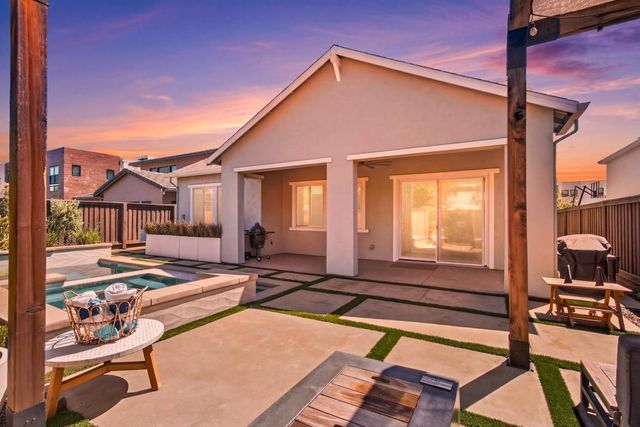 5130 E St, Sacramento, CA 95819