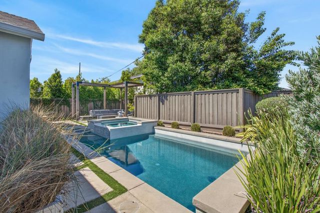 5130 E St, Sacramento, CA 95819