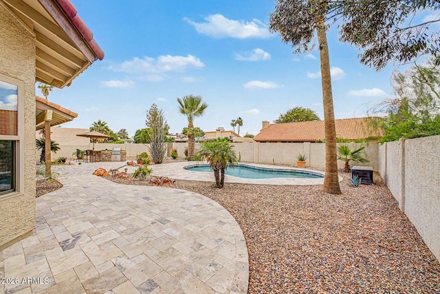 1924 E EL FREDA Road, Tempe, AZ 85284