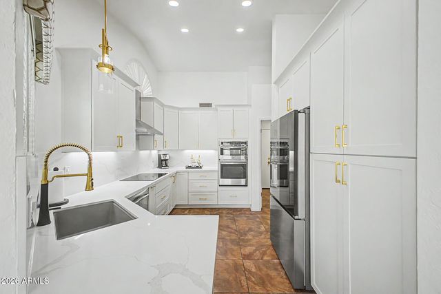 1924 E EL FREDA Road, Tempe, AZ 85284