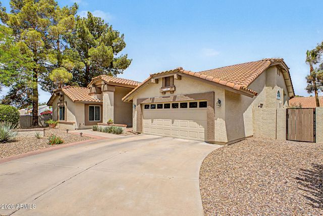 1924 E EL FREDA Road, Tempe, AZ 85284