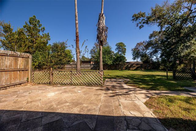 218 N Franklin Avenue, Cleveland, TX 77327