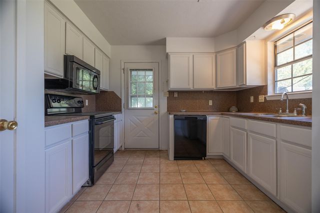 218 N Franklin Avenue, Cleveland, TX 77327