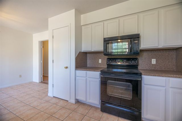 218 N Franklin Avenue, Cleveland, TX 77327