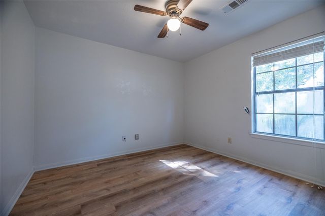 218 N Franklin Avenue, Cleveland, TX 77327