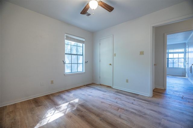 218 N Franklin Avenue, Cleveland, TX 77327