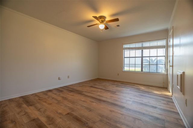 218 N Franklin Avenue, Cleveland, TX 77327
