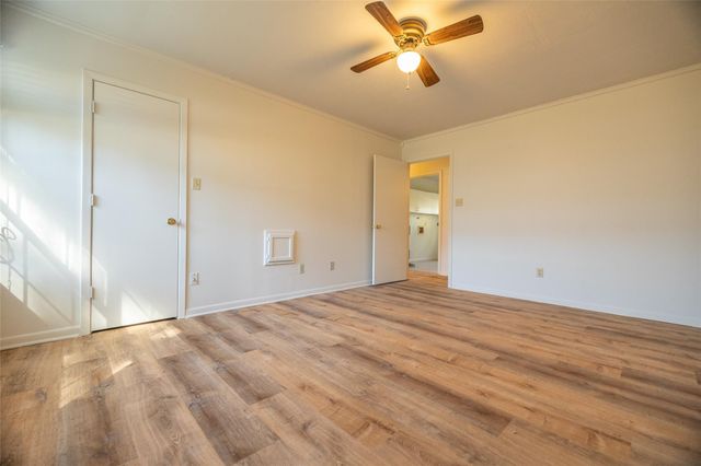 218 N Franklin Avenue, Cleveland, TX 77327