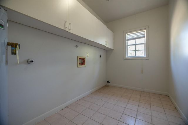 218 N Franklin Avenue, Cleveland, TX 77327