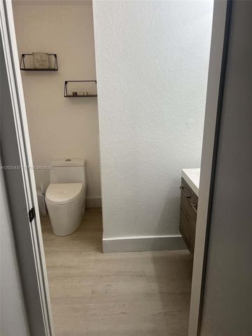8135 NW 108th Ave 0, Doral, FL 33178