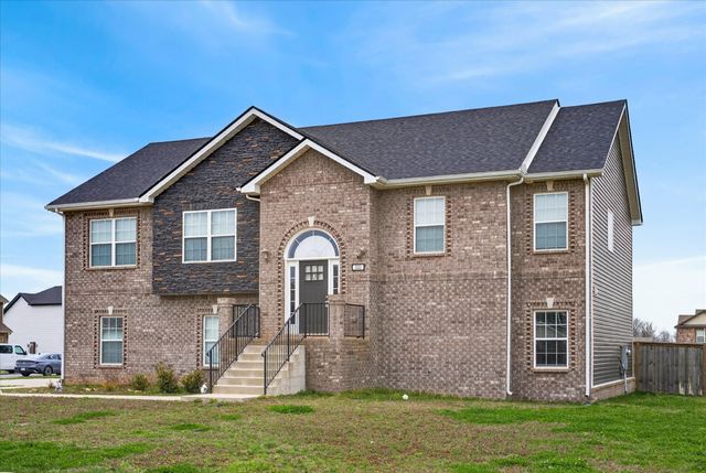 323 Dugger Dr, Clarksville, TN 37042