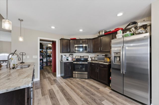 323 Dugger Dr, Clarksville, TN 37042