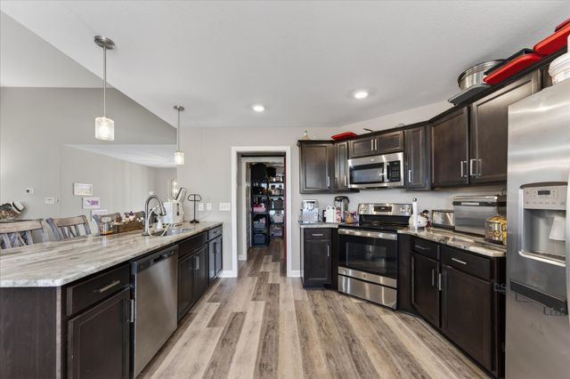 323 Dugger Dr, Clarksville, TN 37042