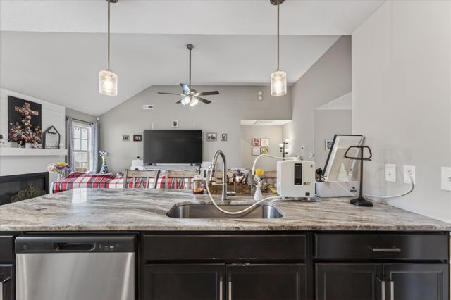 323 Dugger Dr, Clarksville, TN 37042