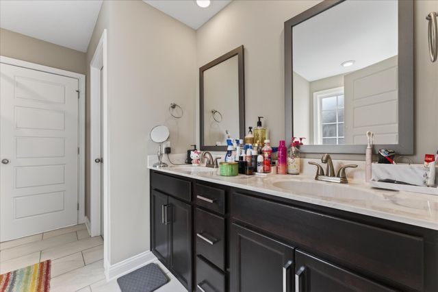 323 Dugger Dr, Clarksville, TN 37042