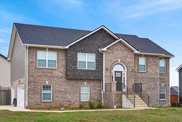 323 Dugger Dr, Clarksville, TN 37042