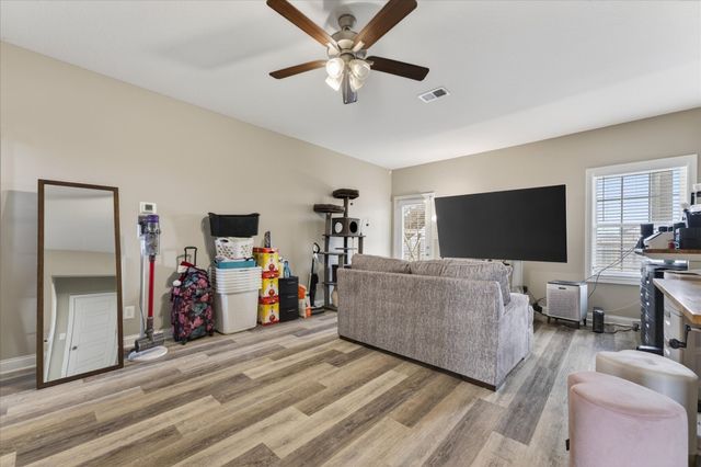 323 Dugger Dr, Clarksville, TN 37042