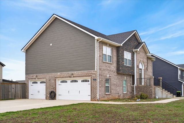 323 Dugger Dr, Clarksville, TN 37042
