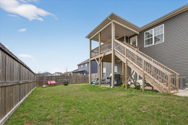 323 Dugger Dr, Clarksville, TN 37042