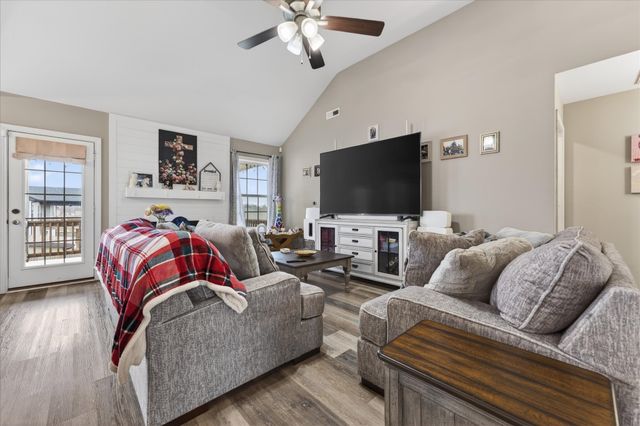 323 Dugger Dr, Clarksville, TN 37042